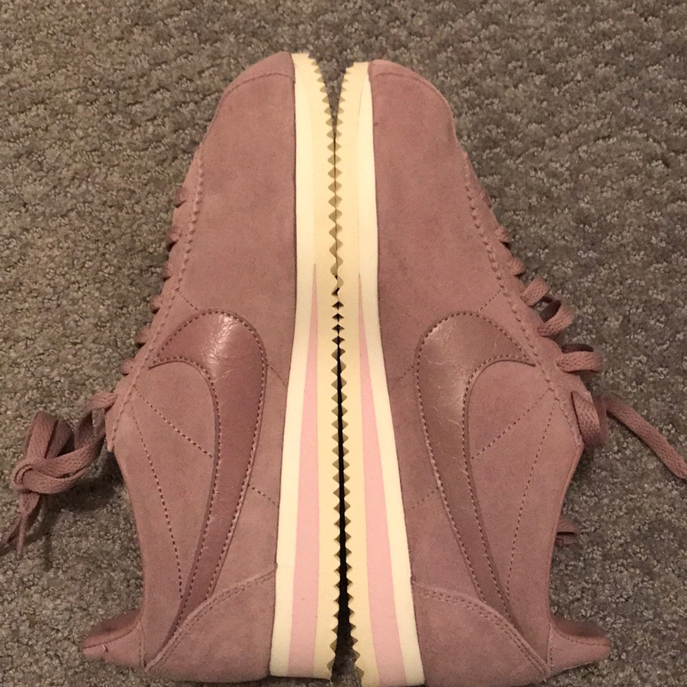 NIB Women’s Nike Classic Cortez Suede size 8 - Picture 5 of 8